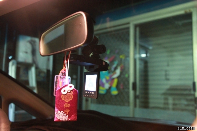 公版行車記錄器的後視鏡架DIY