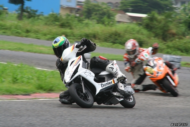 別人拔蘿蔔我拔雷田車