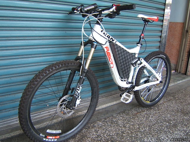 肉腳救星------2011 Giant E-Reign 2
