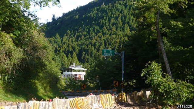 我們騎單車,我們遇見玉山。