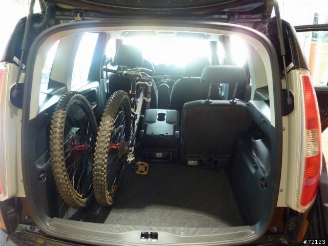 Skoda Roomster小小的賞車心得 (新增6/19塞單車測試後廂空間與試乘心得)