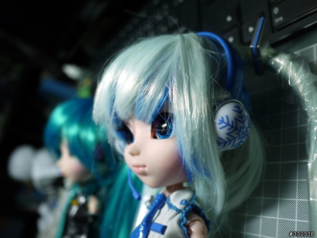 12吋的初音!普利普Pullip娃娃初音+雪初音(怕大眼娃娃勿進)