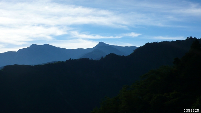 我們騎單車,我們遇見玉山。
