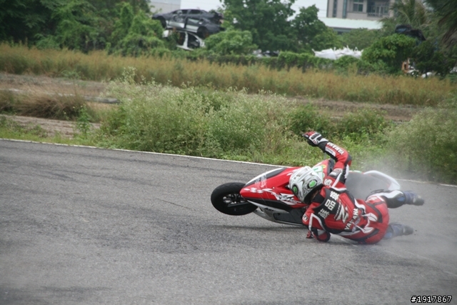 別人拔蘿蔔我拔雷田車