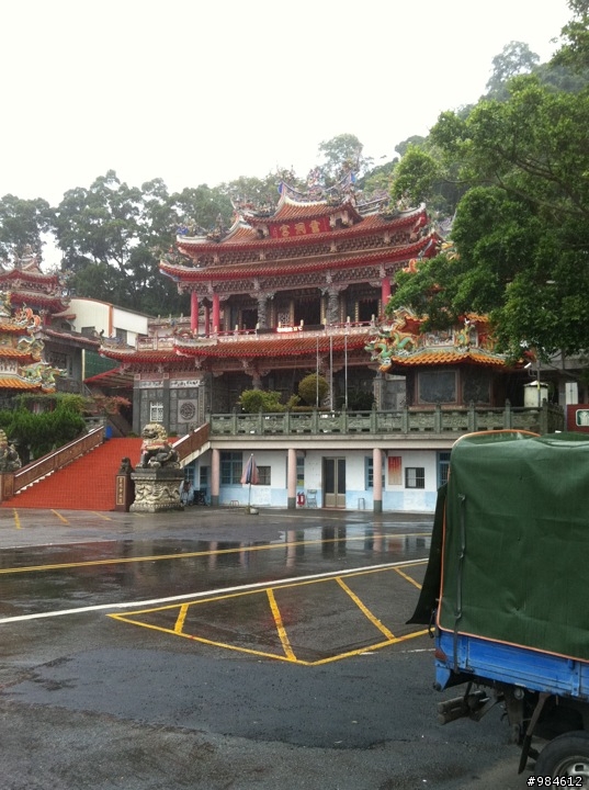 大白的一路迢迢遠,翻山越嶺南庄行