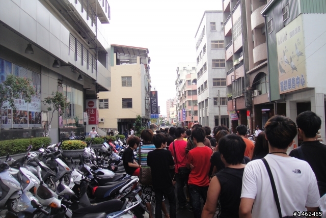 女神卡卡-- 危險刺激冒險的搶票之旅