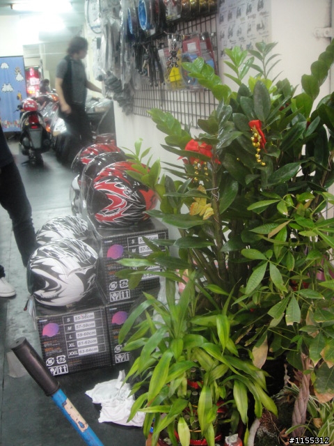 謝謝推薦3/4安全帽 10頂已經祝賀車業囉 SPEED-R RUN-1 X 10 頂 應該算是好禮吧