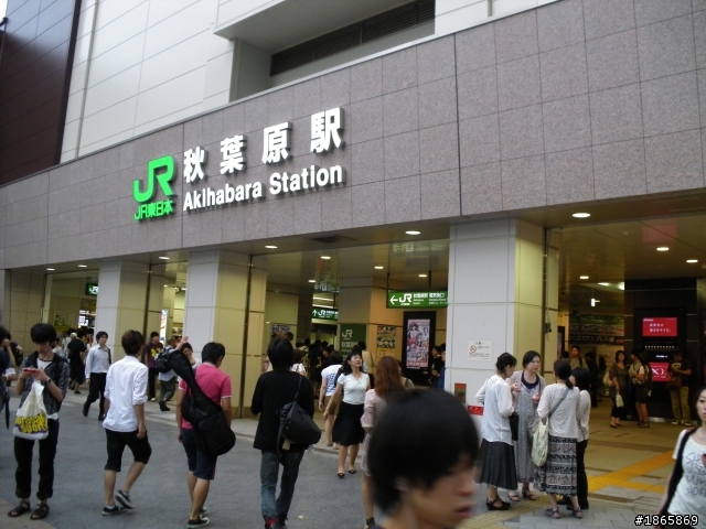 DOCOMO 1200萬畫素三倍光學變焦 L-03C手機開箱文