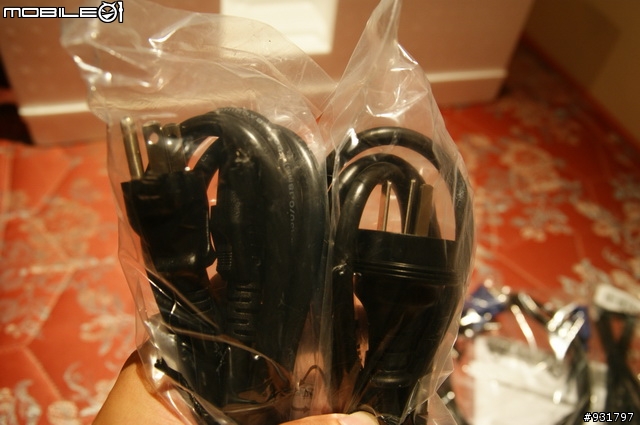 《圖已補完》Dell U2412M 開箱