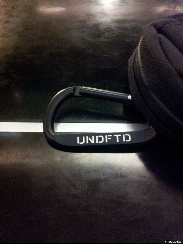 I9100的新家 UNDEFEATED 帆布小掛包