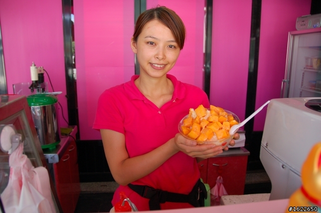 珍Q屋果汁冰品店,料多味美,老闆可愛又親切!!!