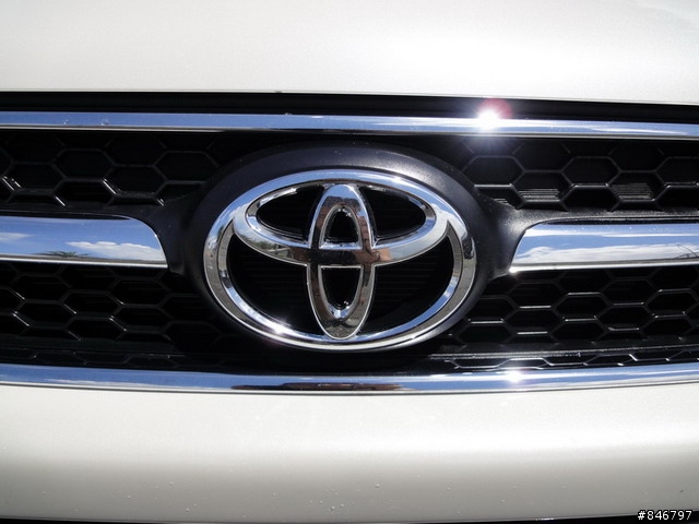 又一台期盼以久之大白RAV4開箱文~