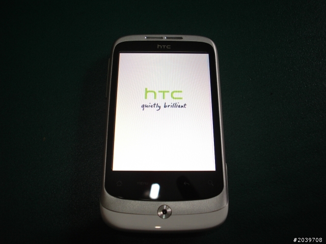 {開箱} 極簡易開箱 HTC Wildfire 野火機-白銀