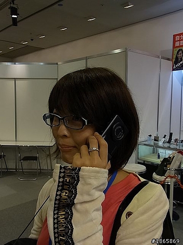 DOCOMO 1200萬畫素三倍光學變焦 L-03C手機開箱文