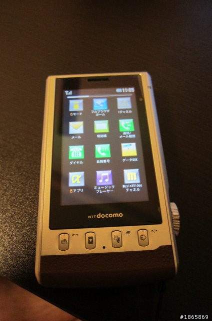 DOCOMO 1200萬畫素三倍光學變焦 L-03C手機開箱文