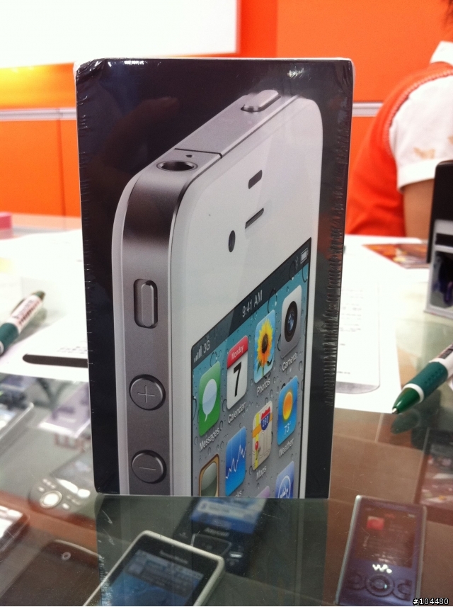 iPhone4 16G 白色,真幸運...台哥大一問就有現貨