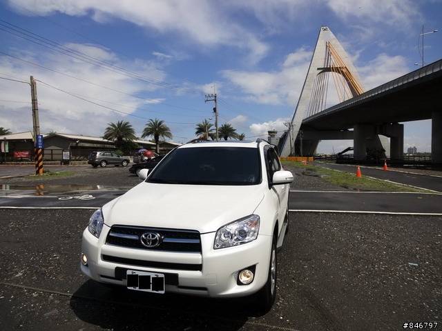 又一台期盼以久之大白RAV4開箱文~