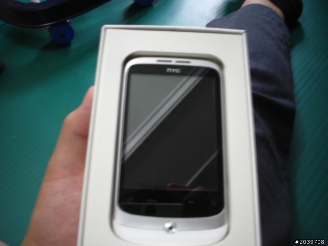{開箱} 極簡易開箱 HTC Wildfire 野火機-白銀