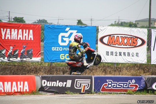 台灣加油!24耐實車現身~~~~