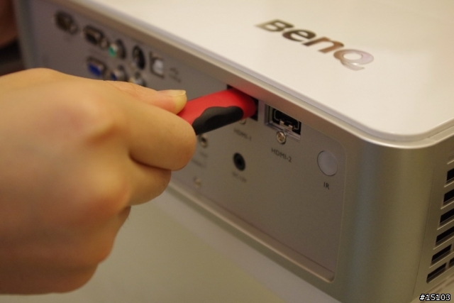 連女生都會裝的BenQ W1100開箱