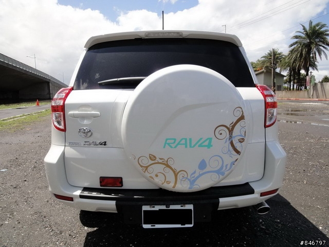 又一台期盼以久之大白RAV4開箱文~