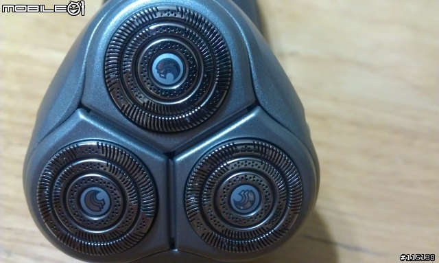 【開箱】Philips 8245 XLD 三刀圈三刀頭水洗式刮鬍刀