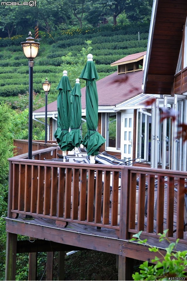 開著Luxgen SUV跟著馬六到山上找戶人家,和好朋友喝咖啡。