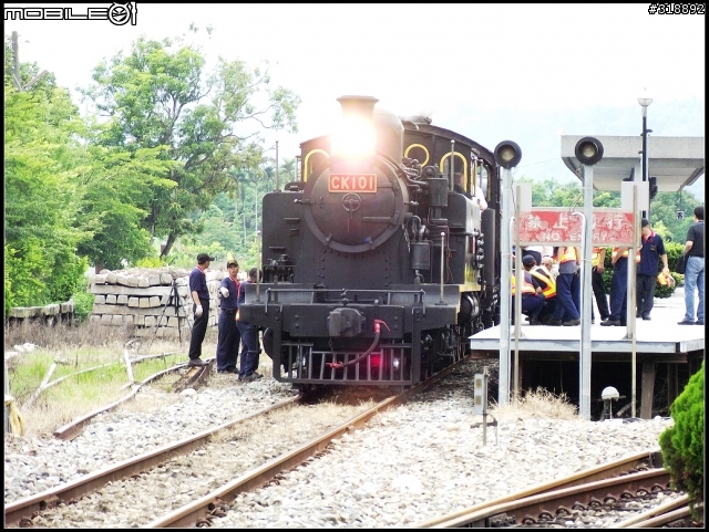 騎機車拍集集線復駛100/06/30-07/08試運轉..07/09正式復駛並舉行為期一個月的2011集集火車好多節