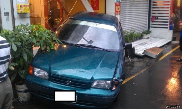 被撞後~車子折舊賠償問題~法院會如何判決?