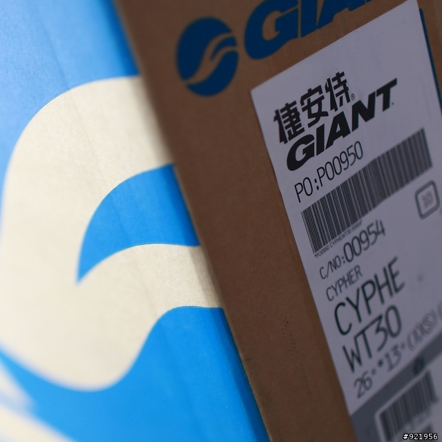 GIANT CYPHER 2010 (((趕不上流行的開箱文)))