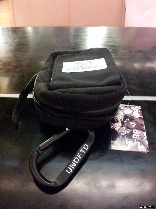I9100的新家 UNDEFEATED 帆布小掛包
