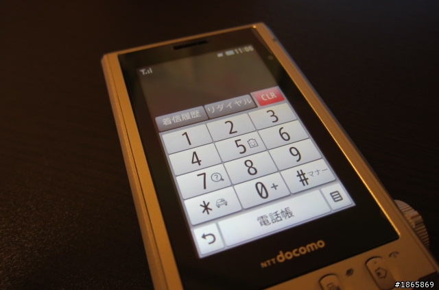 DOCOMO 1200萬畫素三倍光學變焦 L-03C手機開箱文