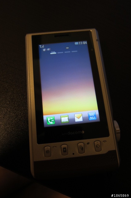 DOCOMO 1200萬畫素三倍光學變焦 L-03C手機開箱文