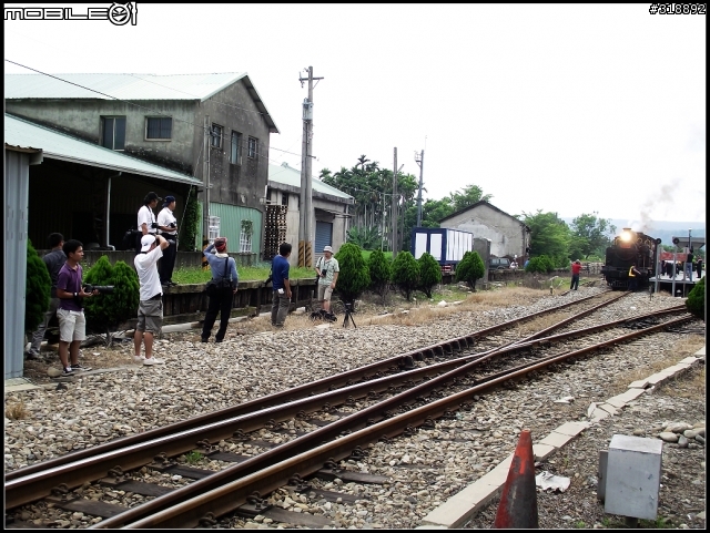 騎機車拍集集線復駛100/06/30-07/08試運轉..07/09正式復駛並舉行為期一個月的2011集集火車好多節