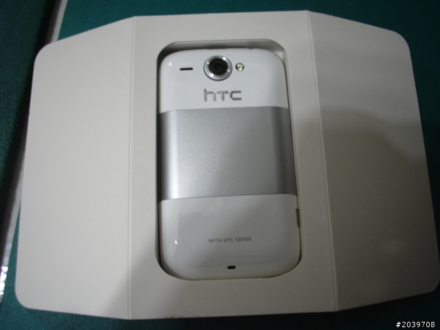 {開箱} 極簡易開箱 HTC Wildfire 野火機-白銀