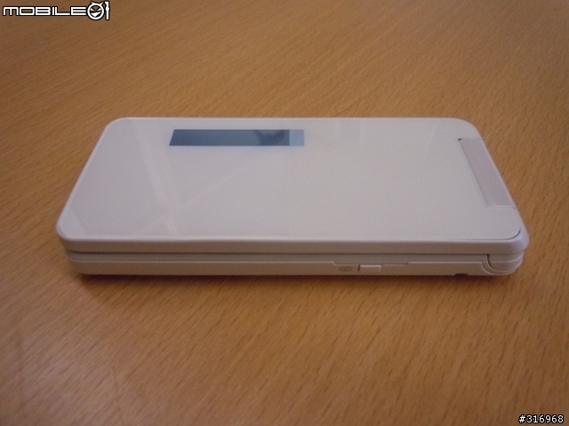 開箱 DOCOMO SH-11C (White)