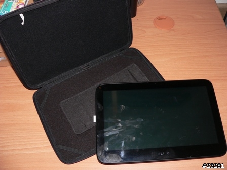 我還是要Win 7的平板電腦~~ruvo Avox AT11 Windows 7 Tablet PC