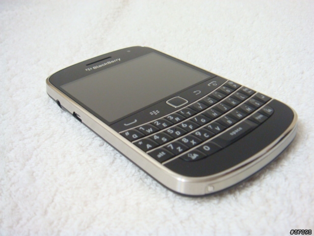 BlackBerry Bold 9900 - 開箱及簡短心得 - The Ultimate BlackBerry Experience