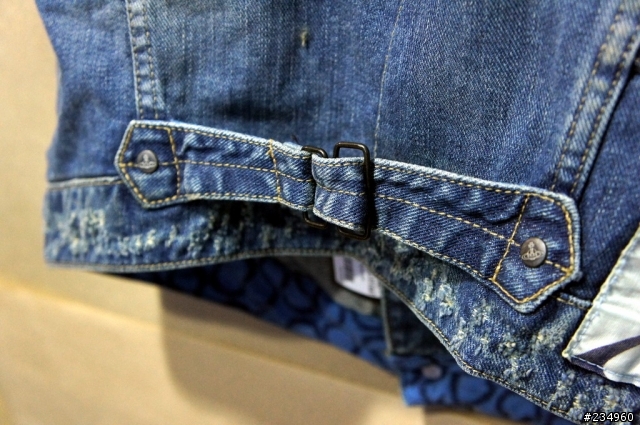 【分享】Vivienne Westwood X Lee 牛仔背心