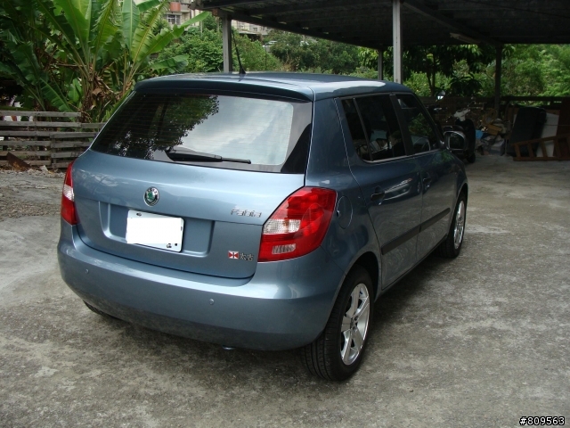fabia1.6點點灰開箱