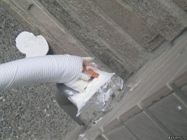冷氣拉線經過與請問冷氣達人穿牆孔冷媒銅管外露這樣不知是否正常!