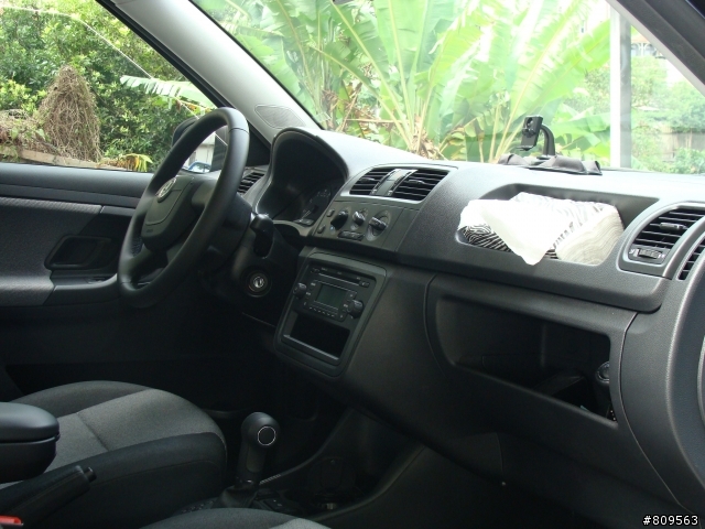 fabia1.6點點灰開箱