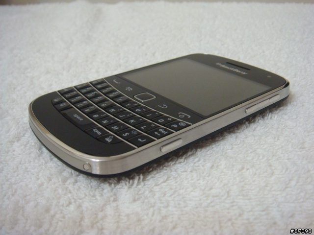 BlackBerry Bold 9900 - 開箱及簡短心得 - The Ultimate BlackBerry Experience