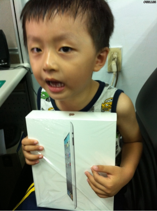 出來混總是要還的!!兒子的ipad2開箱