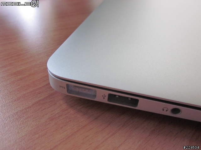 Macbook Air 13’ 開箱文+心得文 + iPad 電子書、影片整合