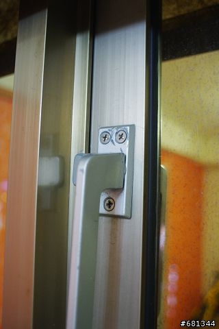 馬桶漏水問題以及推窗的把手購買?