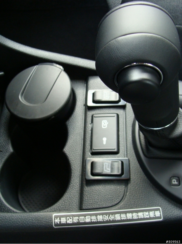 fabia1.6點點灰開箱