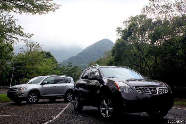 Rogue & Rav4 on Roman Road