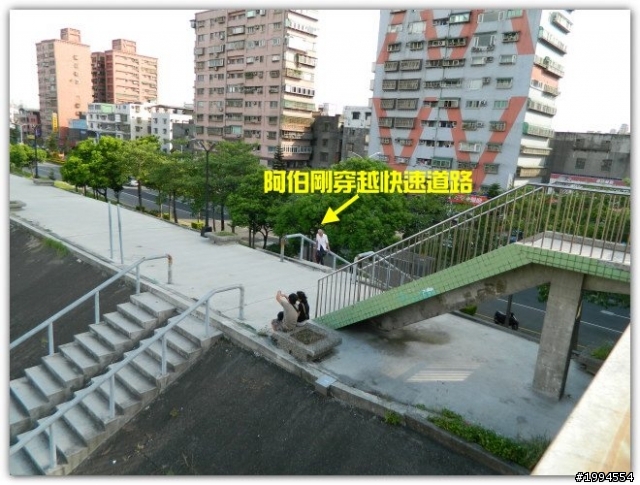 一條會讓單車族絕命的橋(急建重陽橋單車引道)
