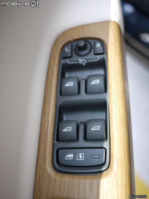 (簡易開箱) 生活中的移動堡壘 我們家的VOLVO S40 藍寶貝